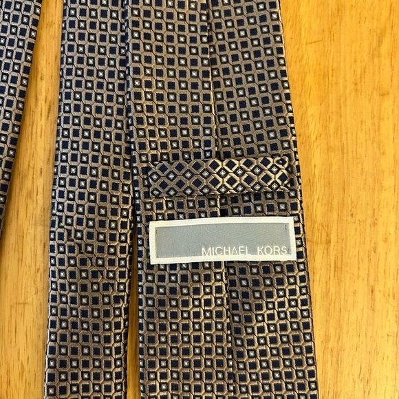"MICHAEL KORS" Elegant Navy Blue Checkered Tie - Picture 3 of 3